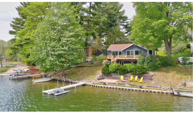 Enchanting, Romantic Lakefront Cottage, Close to Frankenmuth